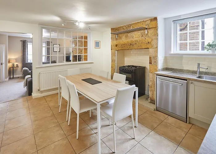 Victoria Townhouse *